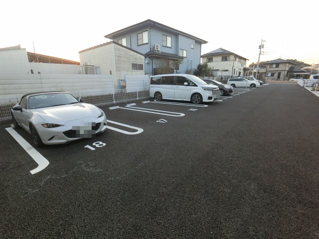 【印西市小林のアパートの駐車場】