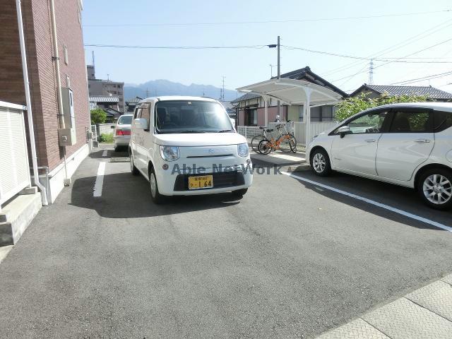 【パールメゾンの駐車場】