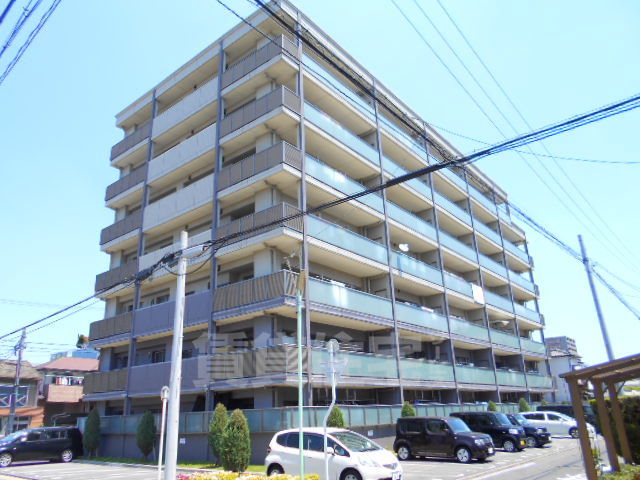 名古屋市中川区十番町のマンションの建物外観