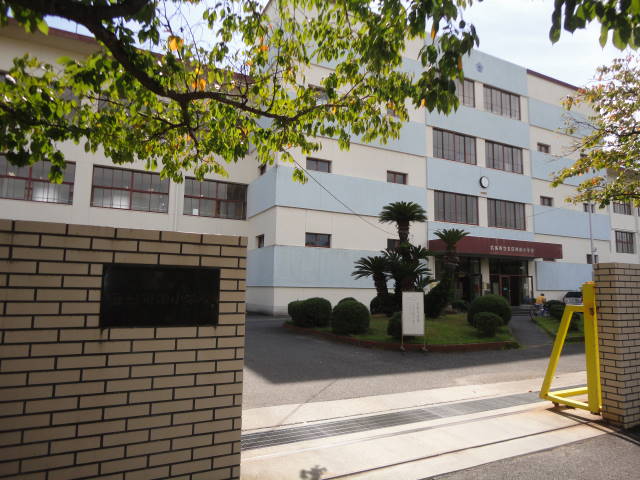 中学校　広島市立五日市南中学校（中学校）まで33m