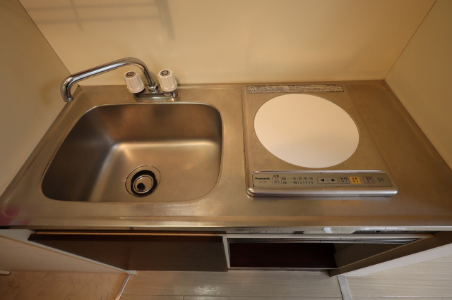 キッチン　写真は別号室のものです。