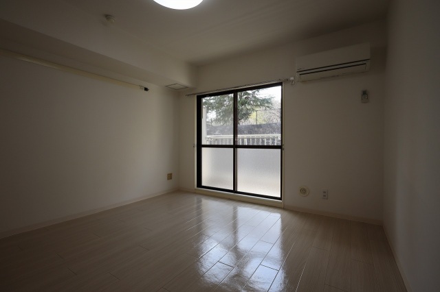 居室・リビング　写真は別号室のものです。