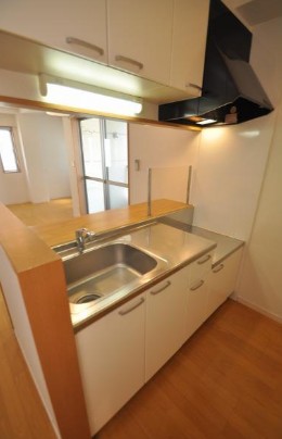 キッチン　別部屋参考写真となります。
