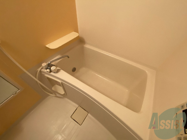 バス・シャワールーム　追い焚き機能が付いているのでいつでも温かいお風呂に入れますよ