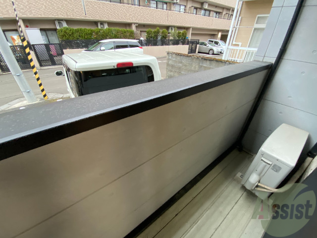 バルコニー　バルコニーは幅もしっかりあって洗濯物がはかどりそうですね。