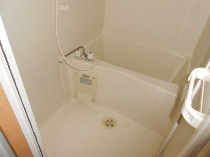 バス・シャワールーム　足を延ばしてリラックスできます♪♪ 嬉しいまな板スペース♪