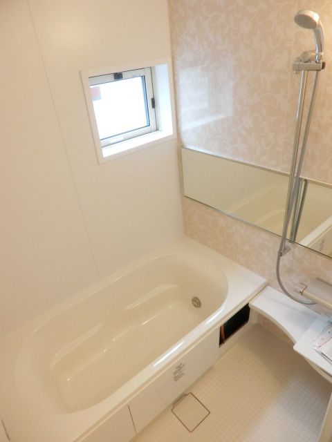 バス・シャワールーム　大きなお風呂で疲れもスッキリの一坪バス