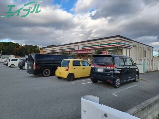 コンビニ　セブンイレブン津市白山町店（コンビニ）まで282m