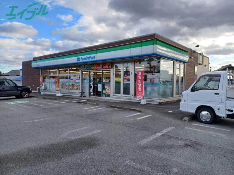 コンビニ　ファミリーマート津白山町店（コンビニ）まで906m