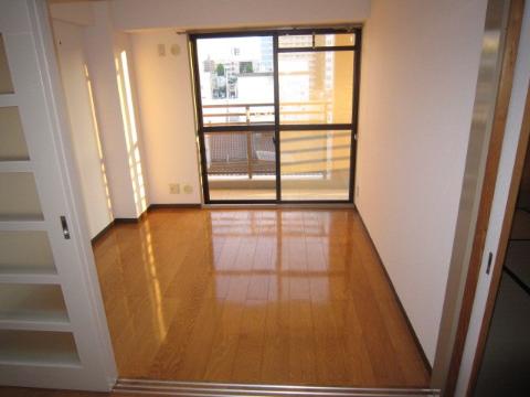 居室・リビング　室内