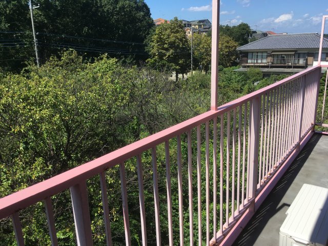 バルコニー　陽当り良好の広々バルコニーは洗濯物を沢山干せてよく乾きます♪