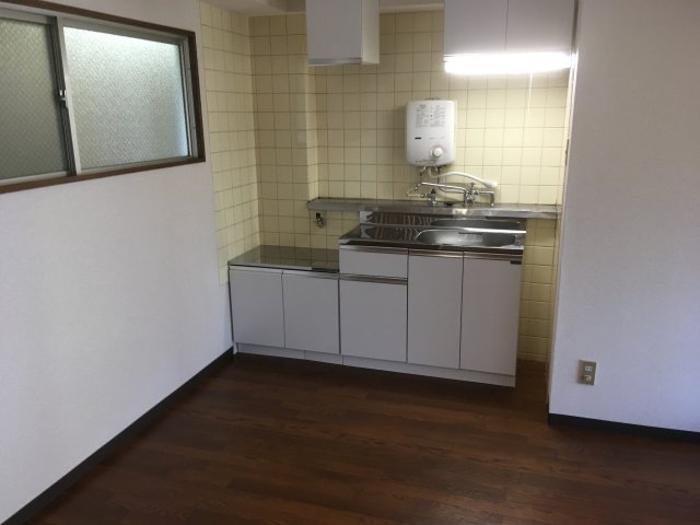 キッチン　２口ガスコンロ設置可能です。窓付きのキッチンです♪