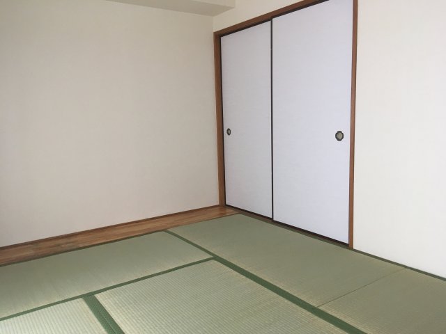 収納　和室６．７帖には一間分の押入付きです♪