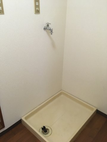 その他設備　洗面所の洗濯機置き場です。大きめのものも置くことができます♪