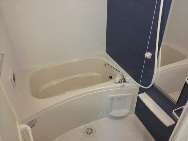 バス・シャワールーム　コンパクトで使いやすいお風呂です