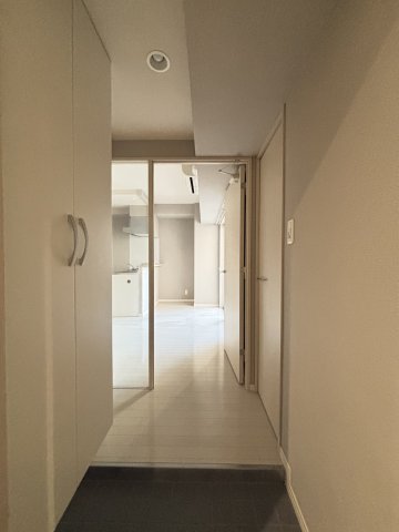 玄関　※同物件別部屋参考写真