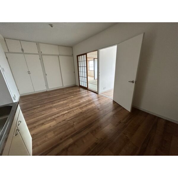 居室・リビング　※別号室参考写真のため、現況優先です。