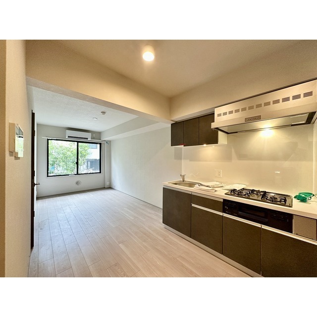 居室・リビング　※別部屋の参考写真です。