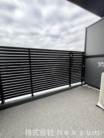 バルコニー　暖かな日差しのふりそそぐバルコニー