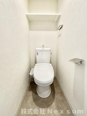 トイレ　落ち着いた色調のトイレです