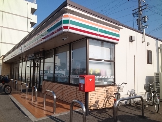 コンビニ　セブンイレブン様（コンビニ）まで400m