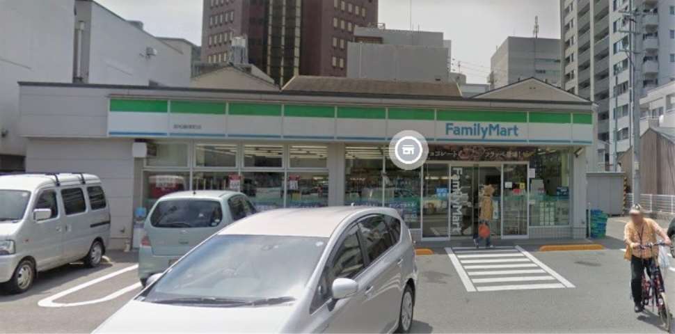 コンビニ　ファミリーマート（コンビニ）まで662m