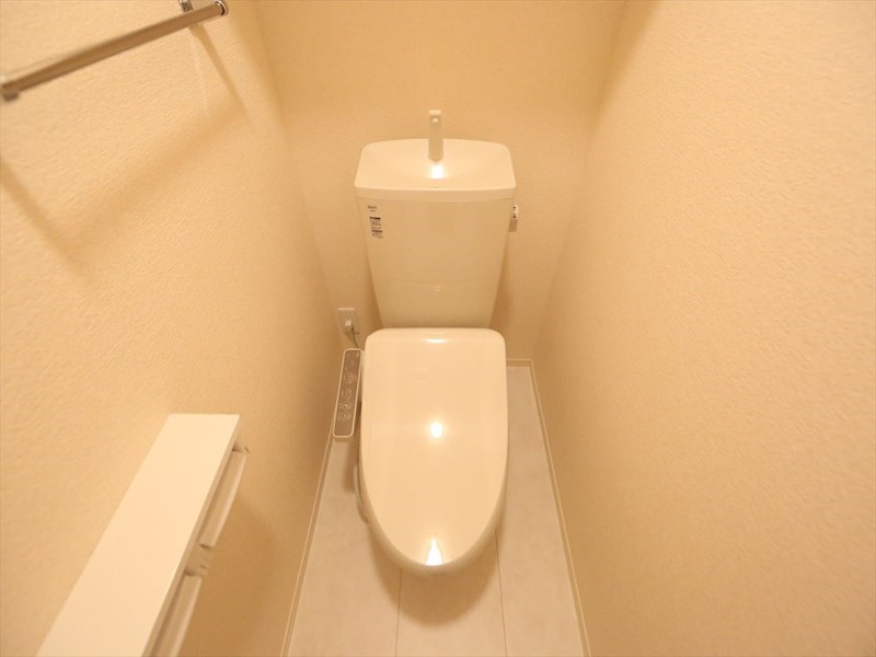 トイレ　温水洗浄暖房便座付トイレ