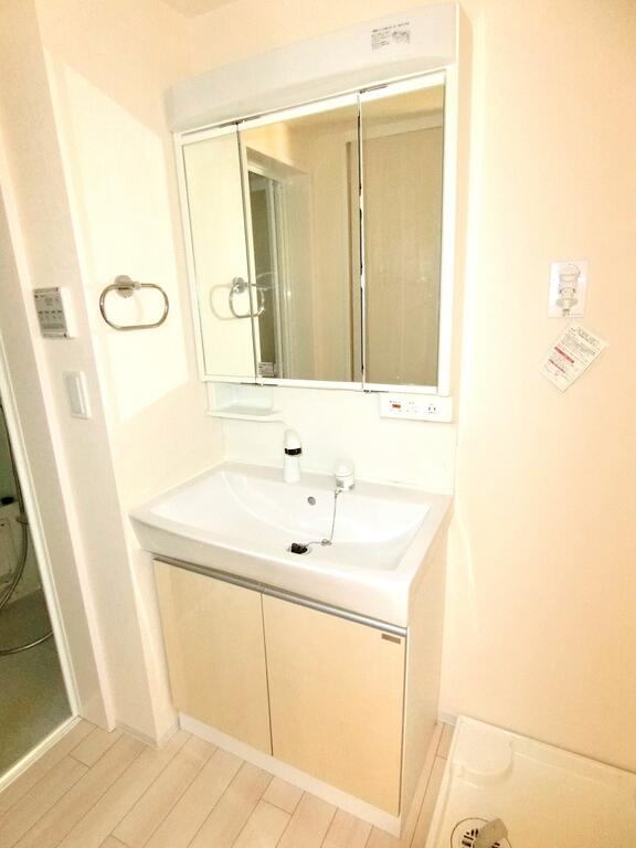 洗面設備　同型物件の写真です。