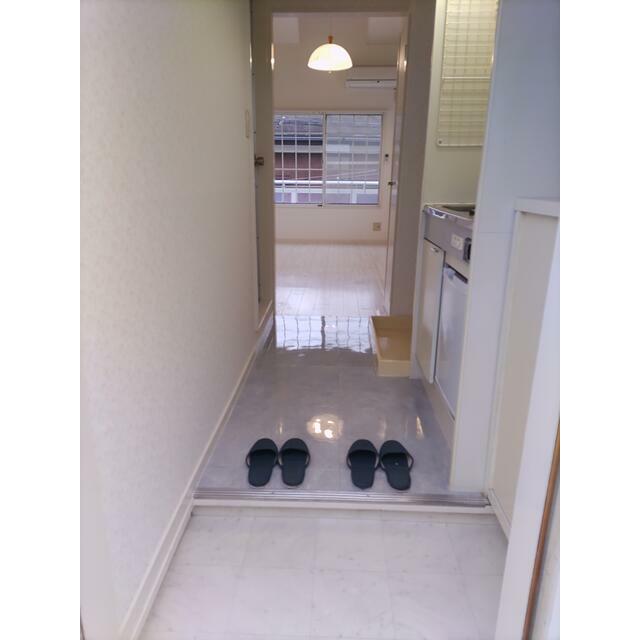 玄関　一級建築士監修のお洒落な内装空間はホワイト色に統一され明るく