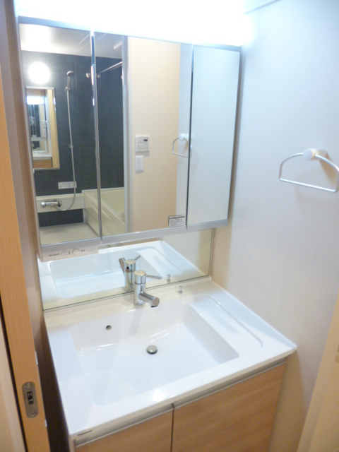 洗面設備　●独立洗面台・脱衣所