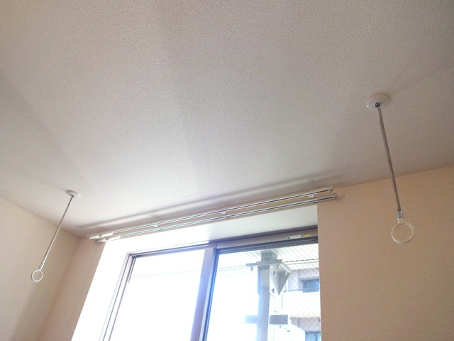 その他設備　●便利な室内物干しフック