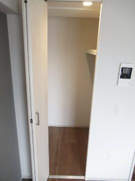 　収納　ウォ―クインクローゼット