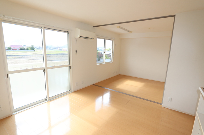 居室・リビング　LDK12帖 西洋室6帖