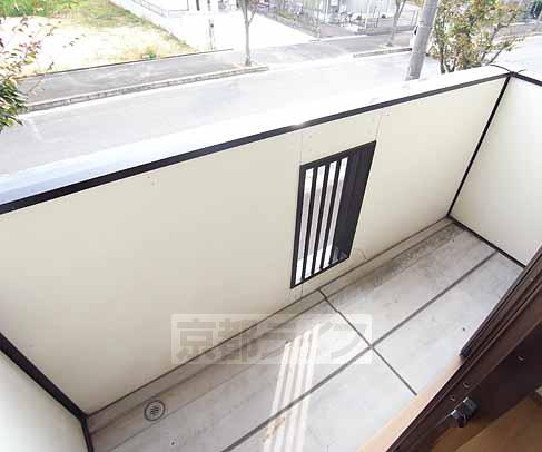 バルコニー　広々とした日当たりが良いベランダです。