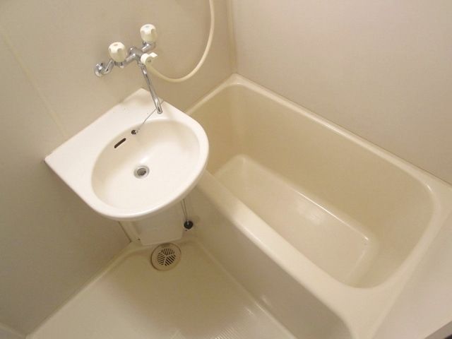バス・シャワールーム　♪バストイレ別です♪