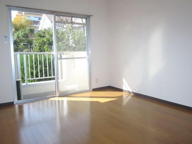 居室・リビング　♪大きな窓で明るいお部屋♪