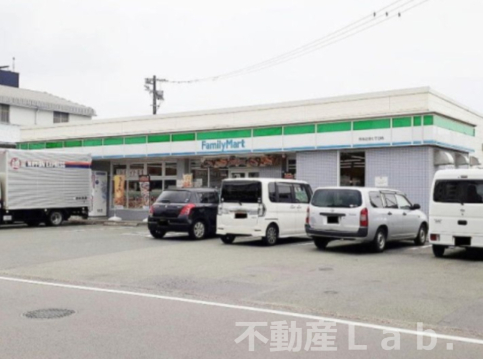 コンビニ　ファミリーマート 熊本近見七丁目店（コンビニ）まで802m