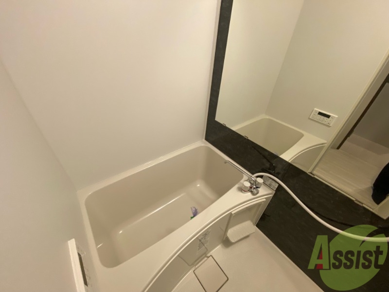 バス・シャワールーム　追い焚き機能が付いているのでいつでも温かいお風呂に入れますよ