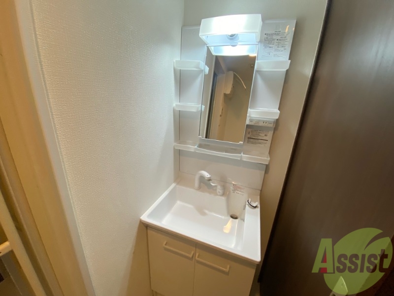 洗面設備　洗面台は独立しています。朝の身支度はこちらでどうぞ～