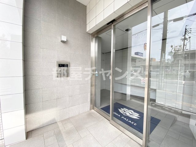 エントランス　落ち着いたエントランスです