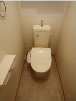 ＪＲ鹿児島本線 教育大前駅 徒歩10分 14階建 築8年のトイレ写真