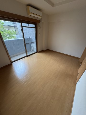 居室・リビング　こちらのリビングで趣味の時間をお楽しみください