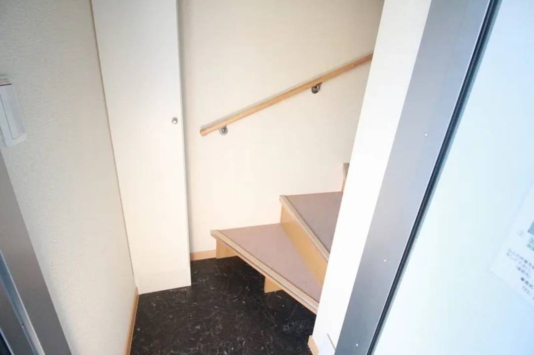 居室・リビング　階段
