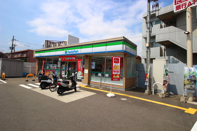 コンビニ　ファミリーマート茨木平田台店（コンビニ）まで411m