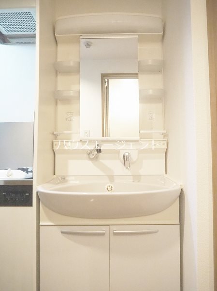 洗面設備　独立洗面台です。※参考画像