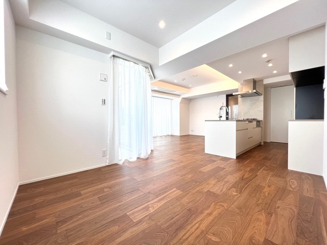 居室・リビング　※前回募集時の写真です※カーテンは残置物です