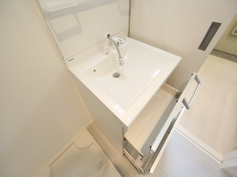 洗面設備　脱衣所　独立洗面台（シャンプードレッサー付）　同仕様写真