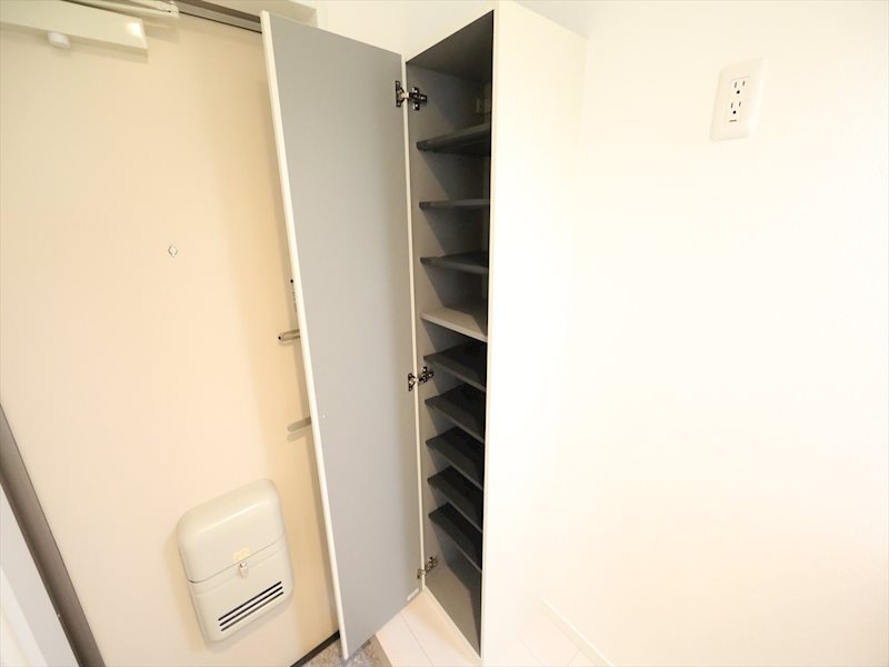 玄関　玄関　シューズボックス付（収納充実してます）　同仕様写真