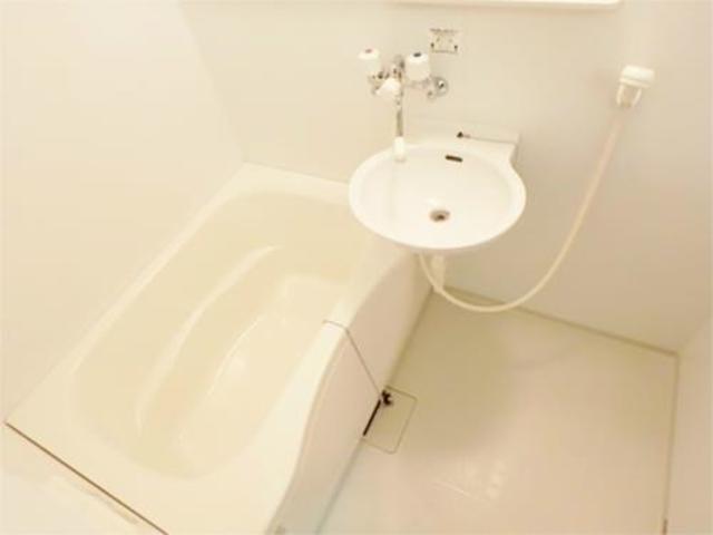 バス・シャワールーム　もちろんバス、トイレ別タイプ