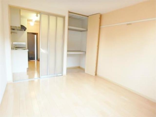 居室・リビング　明るいお部屋です